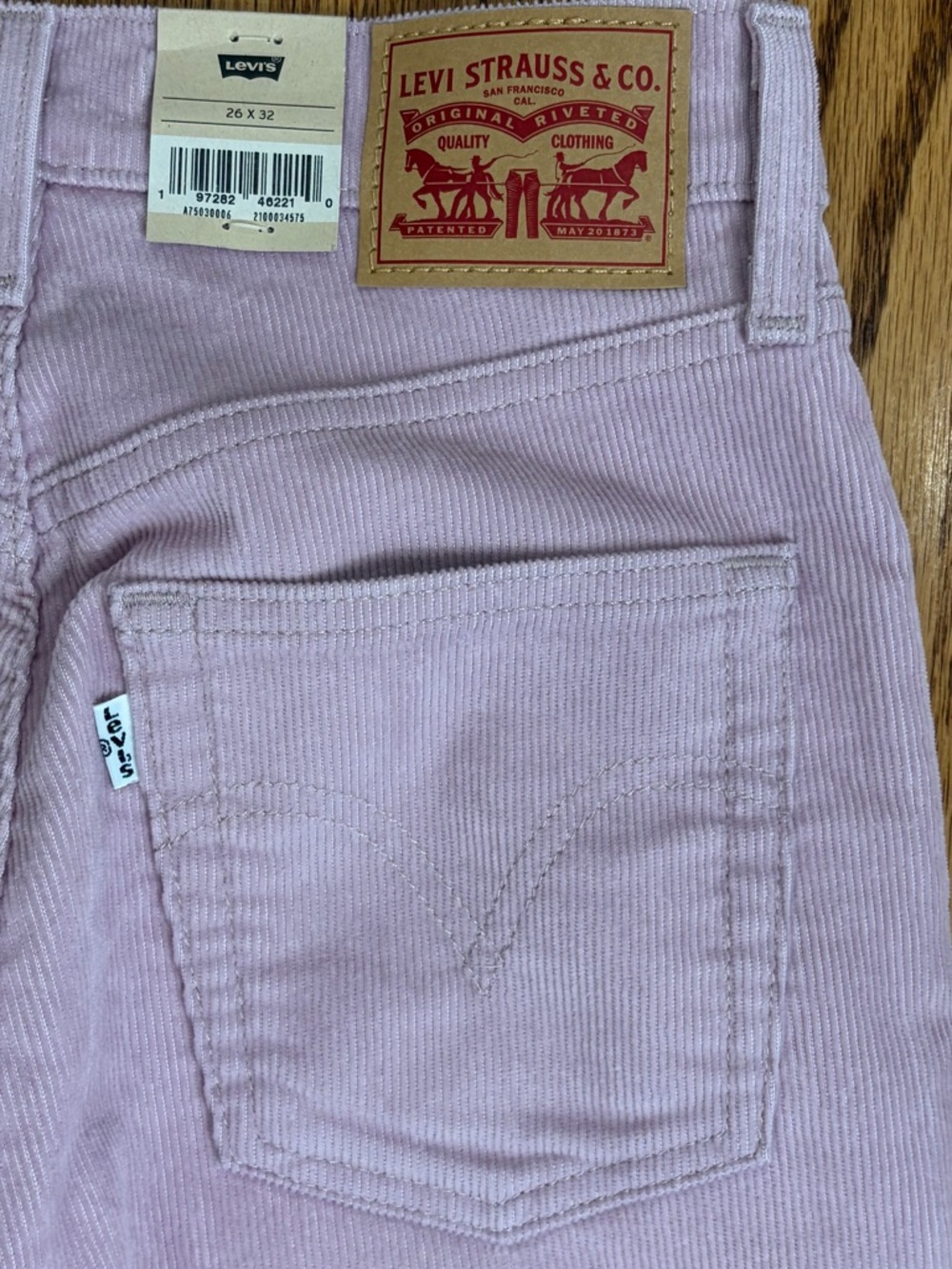 NWT Levi's Ribcage Bell Raw Hem Super High-Rise - Picture 9 of 14